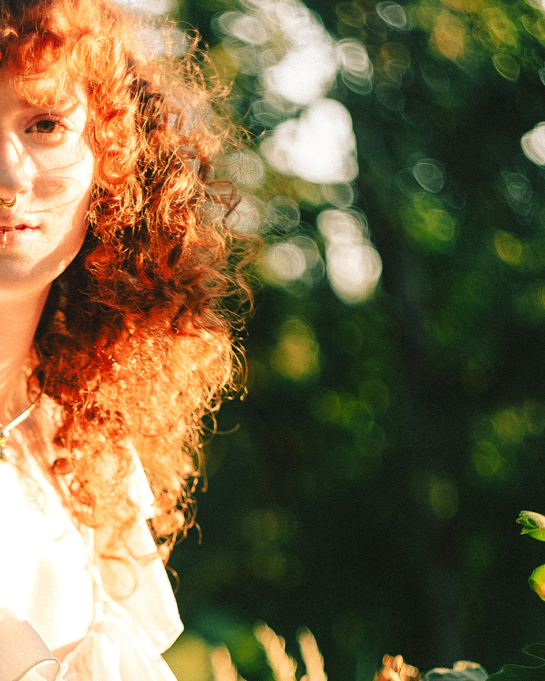 Emotive Creative Portraits of Twin Sisters at Golden Hour — photograph 8 of 20